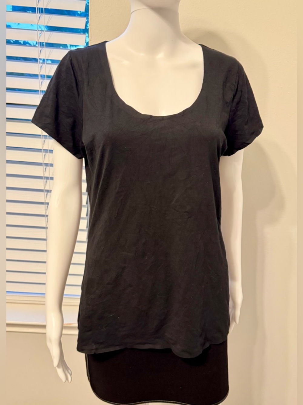 Lauren Ralph Lauren. Size L. Black T-shirt made of stretch cotton. Crew neck.